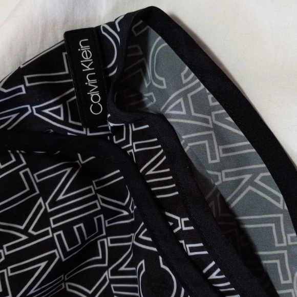 Calvin Klein Womens Shorts - Picture 2 of 6